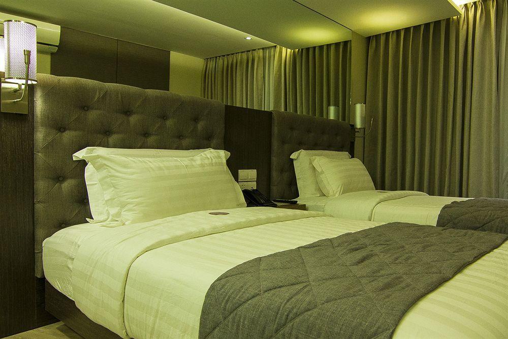Hotel XYZ Tacloban Buitenkant foto