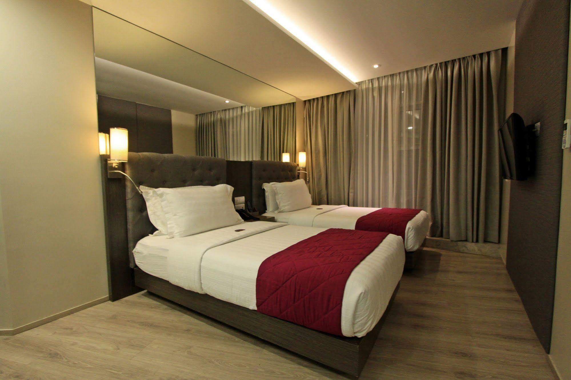 Hotel XYZ Tacloban Buitenkant foto