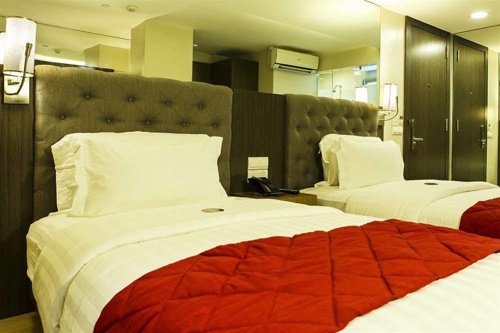 Hotel XYZ Tacloban Buitenkant foto